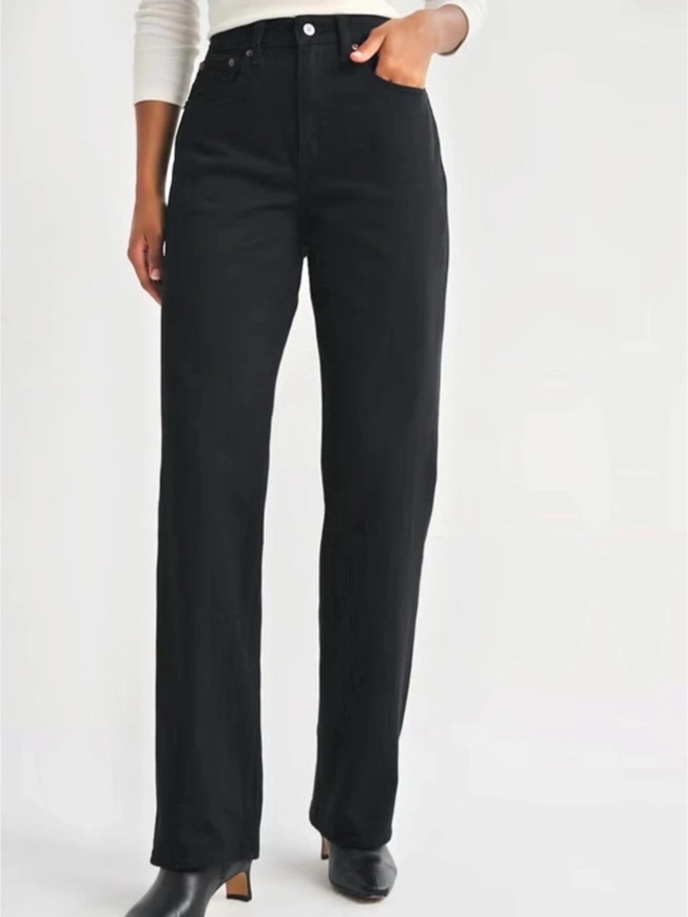 Abercrombie & Fitch The 90s Relaxed High Rise Jeans in Black. Curve Love 26R.